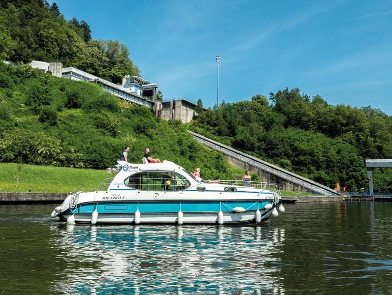 One week : DISCOVER THE ARZVILLER BOAT LIFT: Cruise on the inclined plane - from 2059 euros